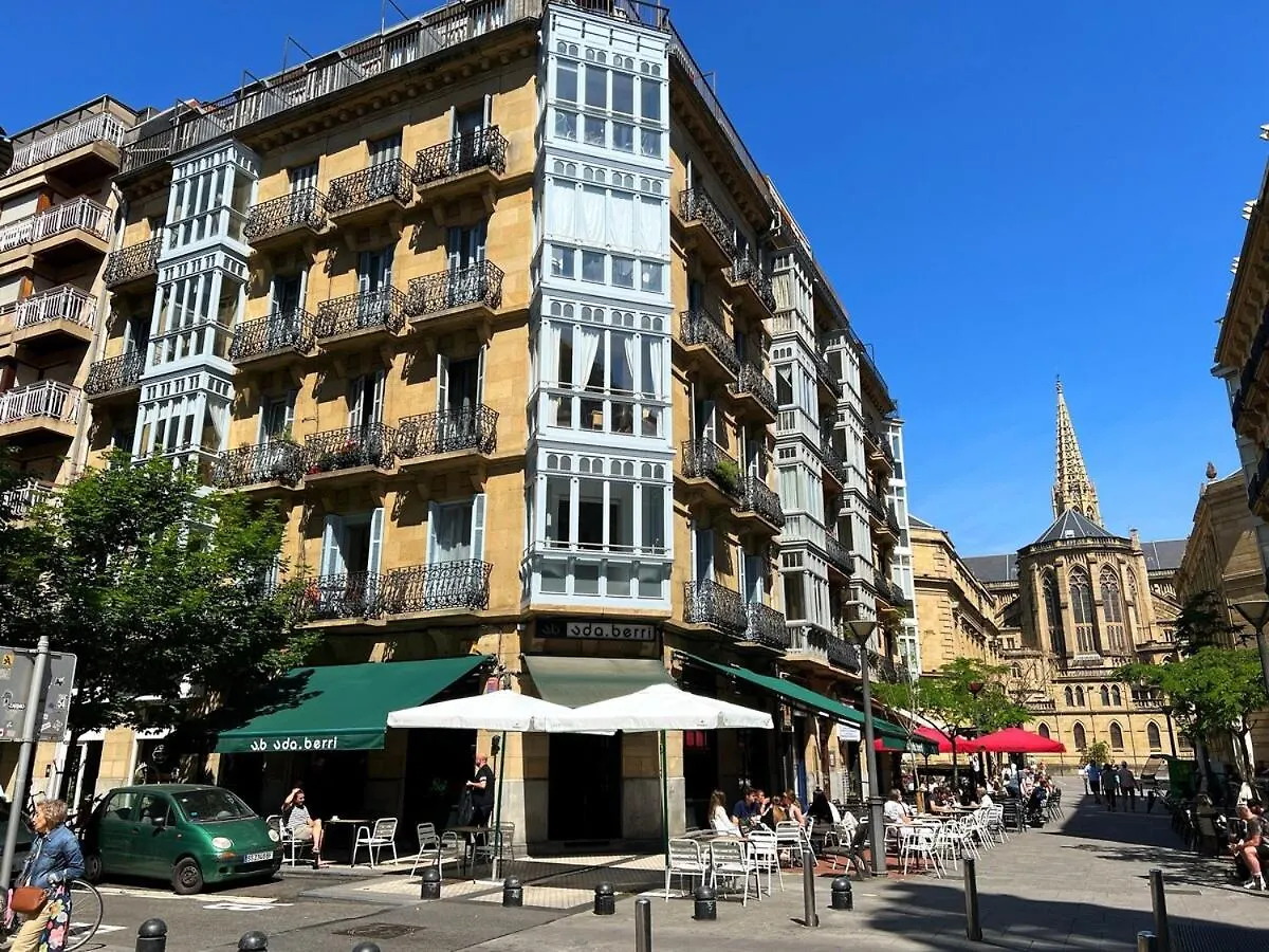 Heart Of Midtown ⎮⎮ 5 Balconies⎮⎮Walk Score 99 San Sebastian Spain